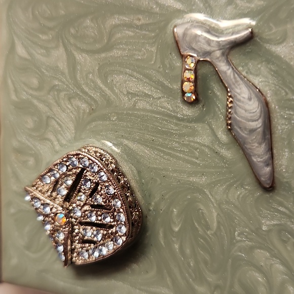 Saks Fifth Avenue Enameled swirl double mirrored compact case. Beautiful EUC - Picture 4 of 7